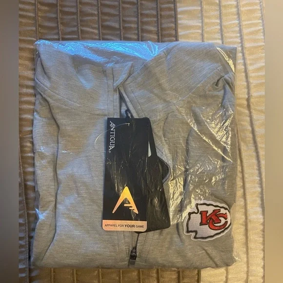 NEW -Men's Kansas City Chiefs Antigua Heather Gray Hunk Quarter-Zip Pullover Top